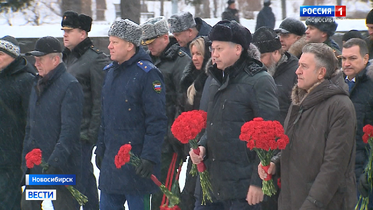 В Новосибирске возложили цветы в честь Дня неизвестного солдата