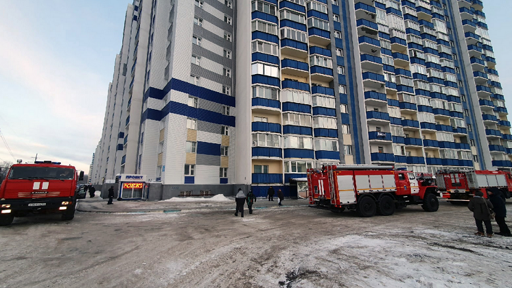 Мужчина погиб в пожаре в многоквартирном доме Новосибирска