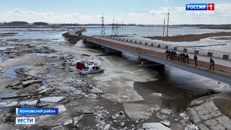 В Кочковском районе Новосибирской области спасатели борются с подтоплением домов