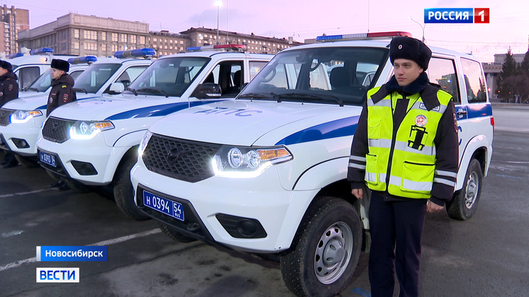 Новосибирским полицейским вручили более полусотни новых служебных автомобилей