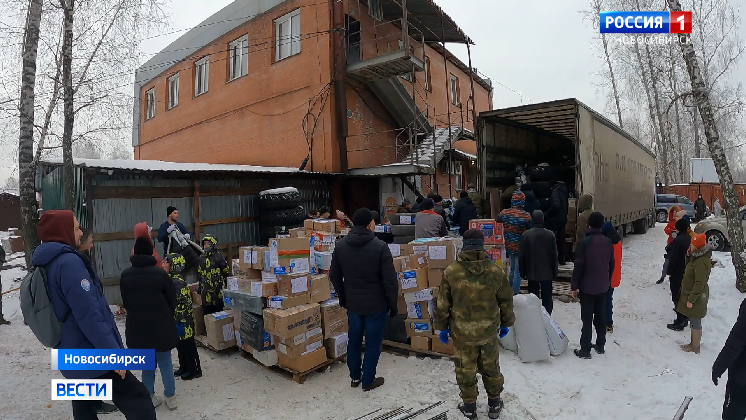 Жители Новосибирской области начали собирать новогодние подарки бойцам СВО