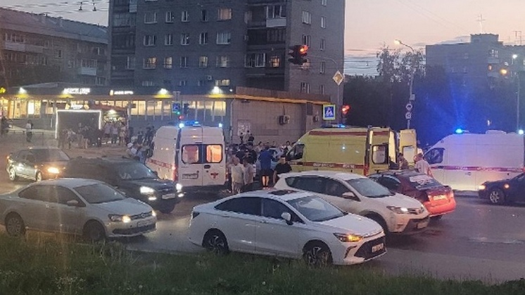 В Новосибирске четыре человека пострадали в ДТП на улице Бориса Богаткова