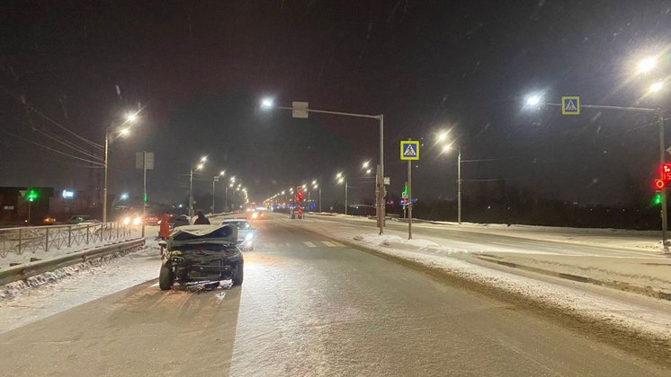 В Новосибирске двое детей пострадали в ночной аварии на улице Станционной