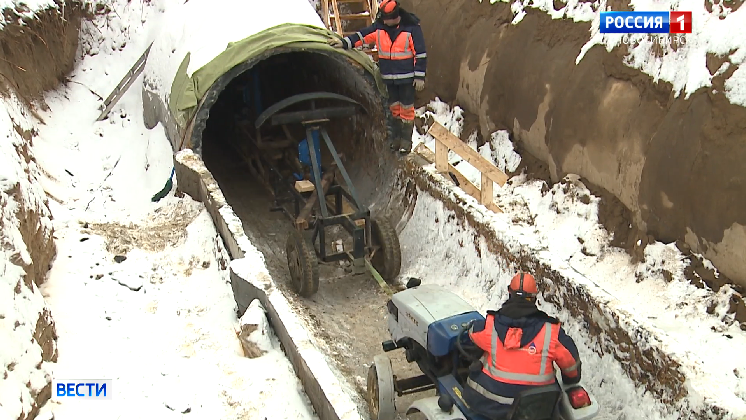 Мэр Новосибирска проверил ход ремонта крупного коллектора очистных сооружений
