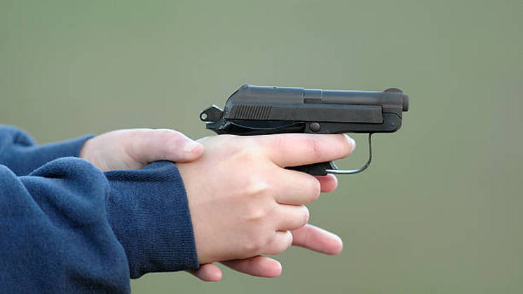 В Новосибирске юноша выстрелил в лицо 11-летнему мальчику на детской площадке