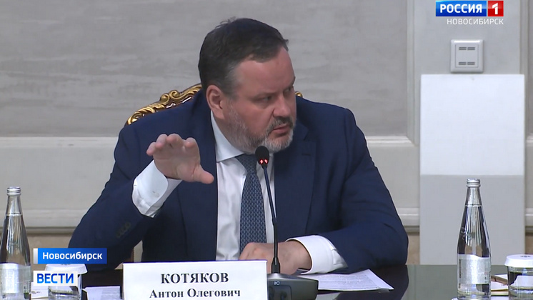 Министр труда РФ оценил кадровый потенциал Новосибирска на ярмарке вакансий