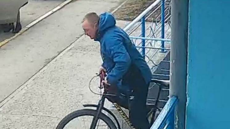 Новосибирские полицейские разыскивают похитителя велосипеда