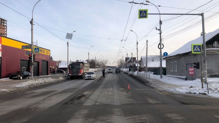 В Новосибирске автомобиль сбил девятилетнюю девочку на улицу Кирова