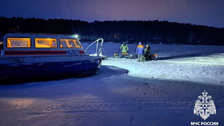 В Новосибирске спасли застрявшего на льду Обского моря пожилого рыбака