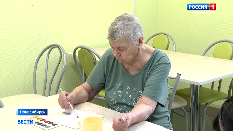 Новосибирская художница помогает пожилым людям с поражением головного мозга