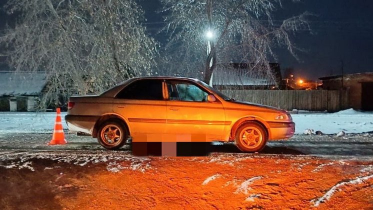 В Новосибирской области машина насмерть задавила лежащую на дороге женщину