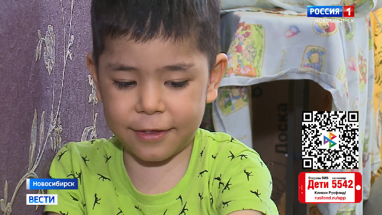 Пятилетнему Абубакиру из Новосибирска нужна помощь в борьбе с аутизмом