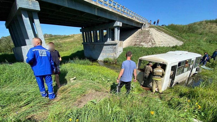 Под Новосибирском водитель автобуса стал подсудимым за смертельный съезд в кювет