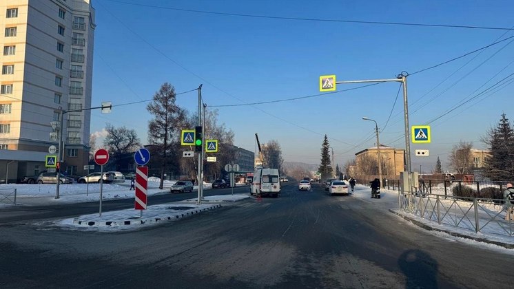 В Новосибирске машина скорой помощи сбила 12-летнего мальчика на переходе