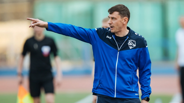 Футбольный «Новосибирск» решил расстаться с главным тренером клуба