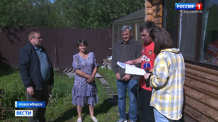 Болото затопило огороды жителей улицы Сибсельмашевской в Новосибирске
