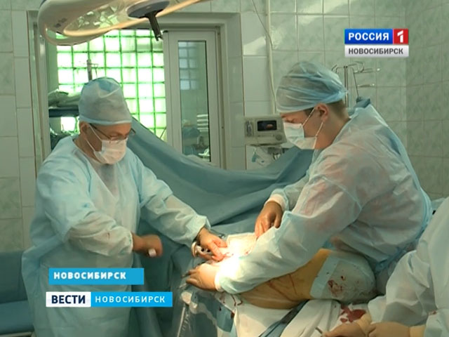 Новосибирские врачи установили пациенту отечественный протез сустава из нанокерамики