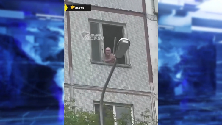 Новосибирец возмутил соседей запуском фейерверков из окна и нецензурными жестами
