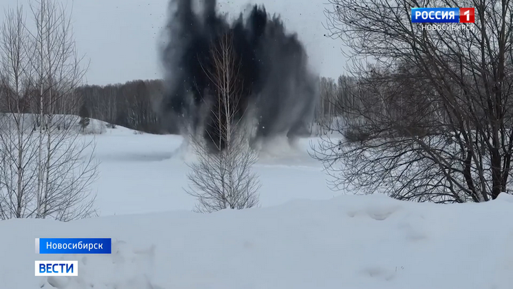 Военные начали взрывать лед на новосибирских водоемах
