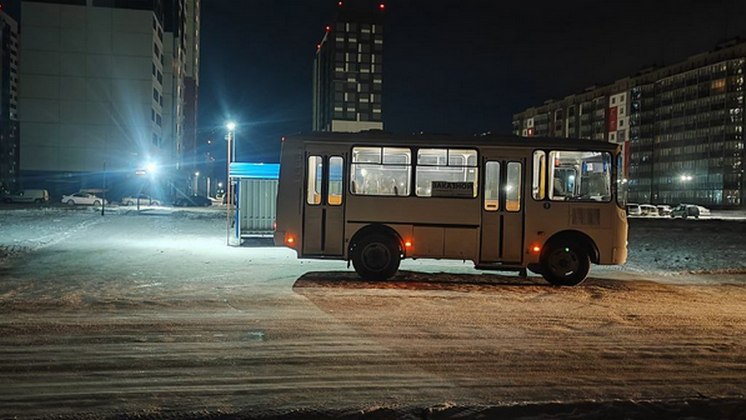 В Новосибирске автобус наехал на ребёнка, упавшего под колёса при заходе в салон