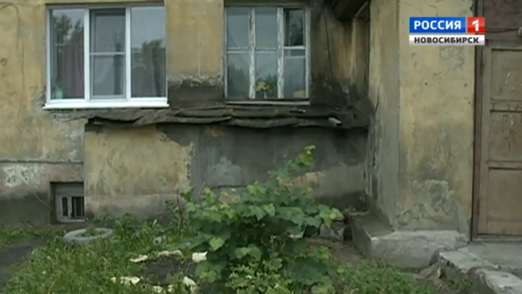 Новосибирские прокуроры потребовали переселить три семьи из аварийного дома