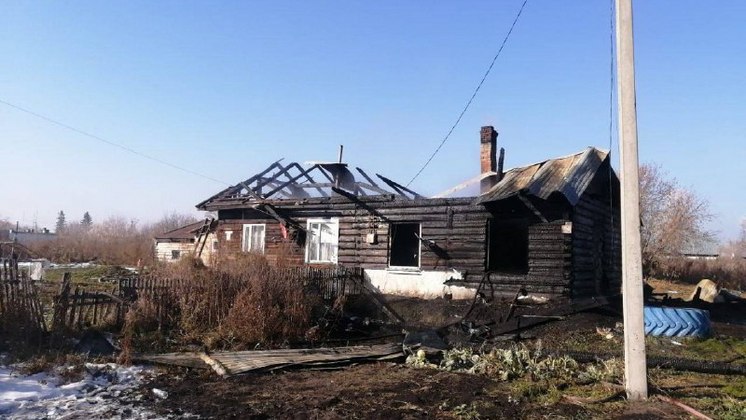 Новосибирские следователи возбудили дело из-за гибели женщины и детей в пожаре