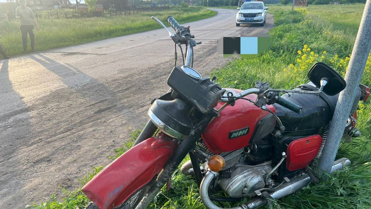 Под Новосибирском мотоциклист без прав вылетел в кювет и погиб