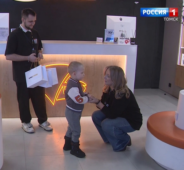 Вручение подарка малышу
