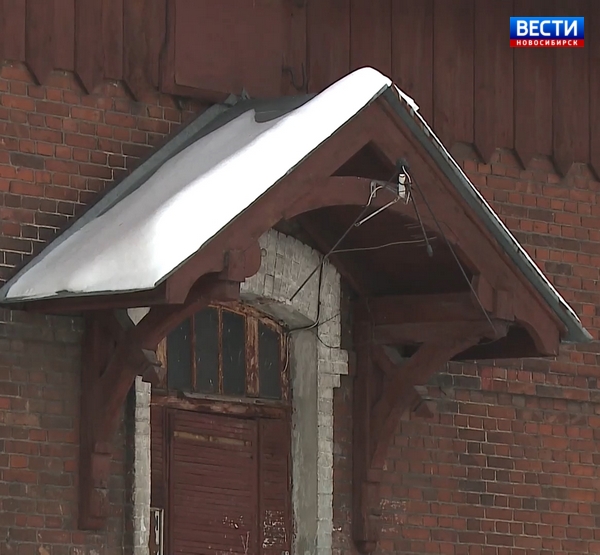 Козырёк старинного здания