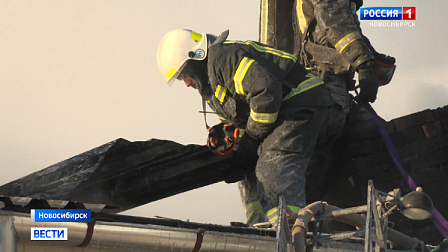 В педагогическом колледже Новосибирска эвакуировали почти 700 людей из-за пожара