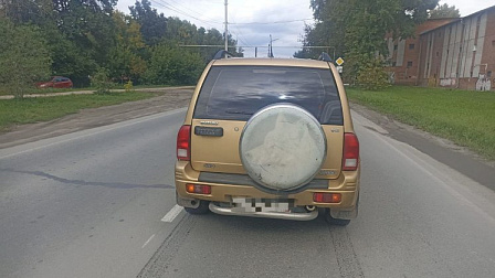 Водитель легкового автомобиля сбил двух детей на самокатах в Бердске