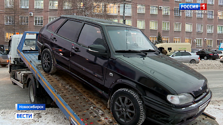 Полиция Новосибирска разогнала нарушителей правил парковки у кинотеатра «Аврора»