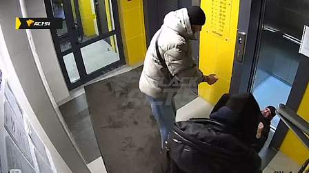 Двое новосибирцев жестоко избили оппонента в подъезде жилого дома