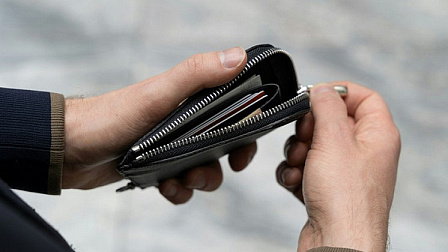 Новосибирский суд отравил рецидивистку в колонию за кражу денег у бойца СВО