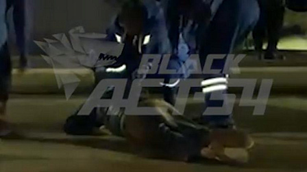 Пригородный электропоезд сбил женщину на переезде в Новосибирске