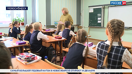 Школьникам Новосибирска напомнили правила поведения на дороге на спецуроке