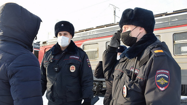Жителя Новосибирской области осудили на полгода исправительных работ за оскорбление полицейских
