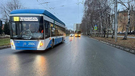 В Новосибирске троллейбус № 4 сбил насмерть женщину на пешеходном переходе