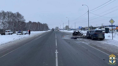 Под Новосибирском водитель погиб в машине, разорванной на части в массовом ДТП