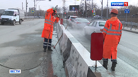 Масштабную уборку дорог от пыли и реагентов ведут в Новосибирске