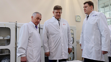В Новосибирске полпред в СФО посетил компании по производству микроэлектроники