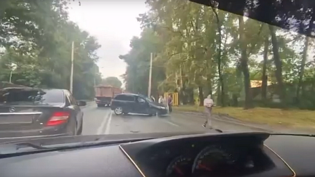 В Новосибирске водитель внезапно умер за рулем и три часа пролежал в машине