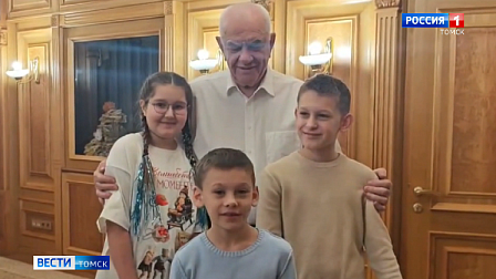 В Томске депутат исполнил заветные мечты детей на «Ёлке желаний»