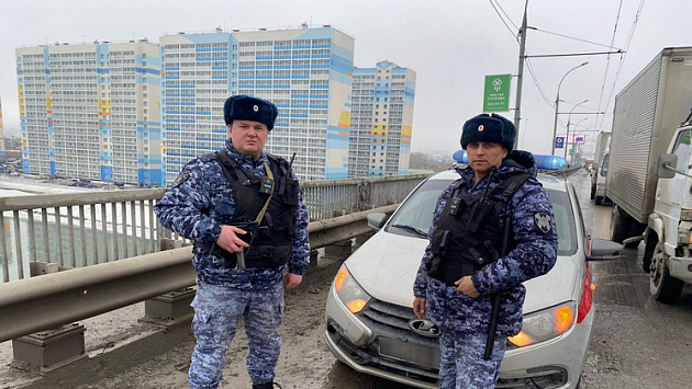В Новосибирске 19-летний юноша хотел свести счеты с жизнью на Димитровском мосту