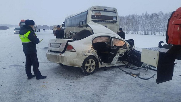 Уголовное дело возбудили после гибели половины семьи в аварии на трассе под Новосибирском