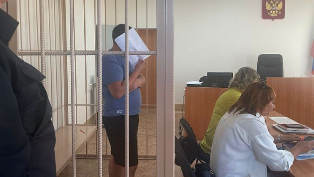 Новосибирский суд арестовал обвиняемого в деле об убийстве 15-летней девочки полицейского 