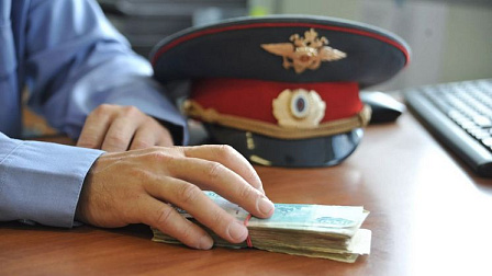 В Новосибирске арестовали районного борца с коррупцией за взятки от казино