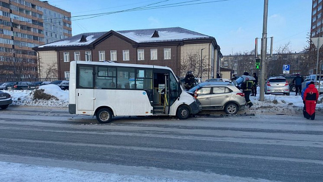Глава СКР потребовал доклад об аварии с маршрутным такси № 18 в Новосибирске