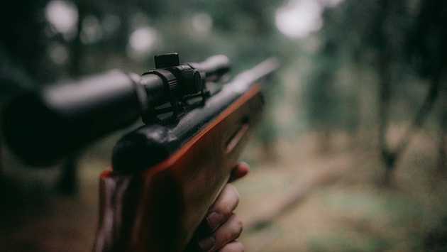 17-летний сибиряк выстрелил в фотографирующихся школьниц из пневматической винтовки
