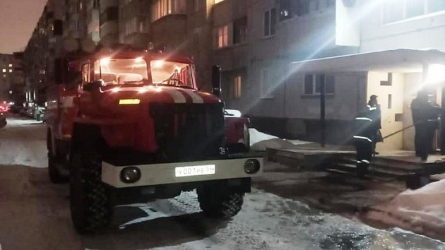 Новосибирские пожарные спасли из горящей квартиры 86-летнюю бабушку